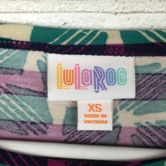 LulaRoe Gigi Short Sleeve Top Size XS - Picture 2 of 4